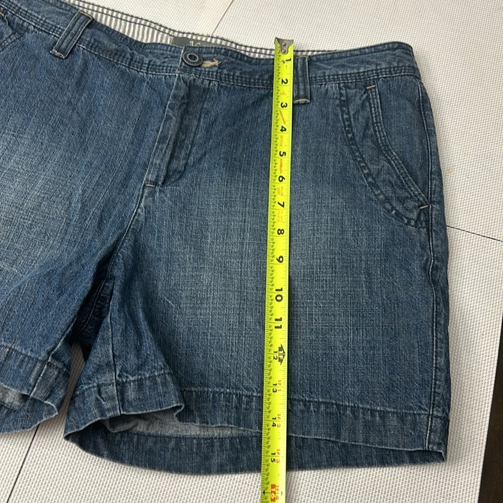 Natural Reflections Jeans Shorts, Women's Size 12, Blue Denim, Mid Rise - Picture 7 of 9